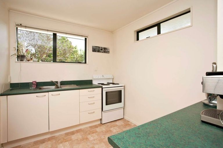 Photo of property in 31 Nutsey Avenue, Northcote, Auckland, 0627