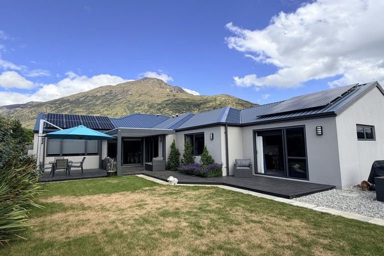 Photo of property in 12 Chadlington Way, Lower Shotover, Queenstown, 9304