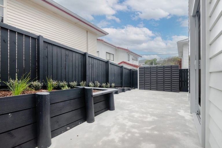 Photo of property in 27b Ranui Terrace, Tawa, Wellington, 5028