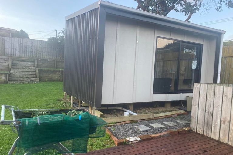 Photo of property in 27 Mexted Terrace, Tawa, Wellington, 5028