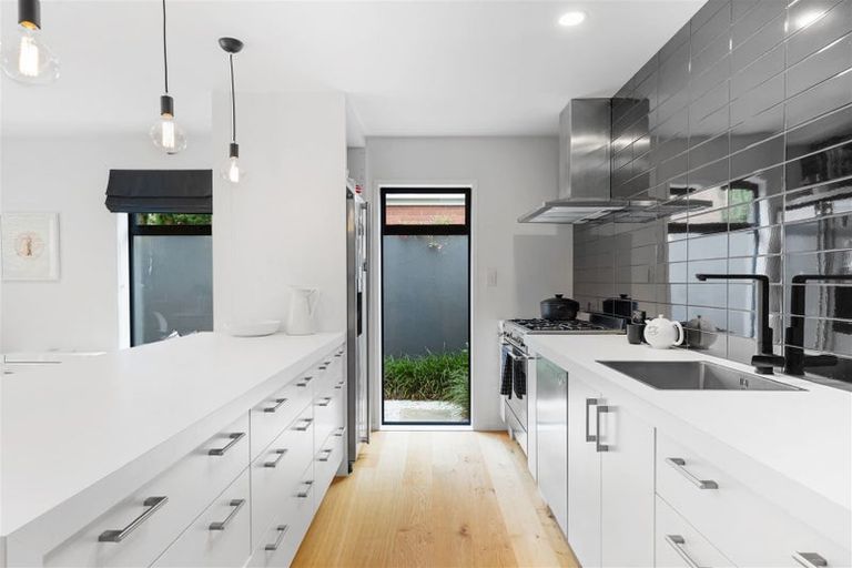 Photo of property in 1/33 Makora Street, Fendalton, Christchurch, 8041