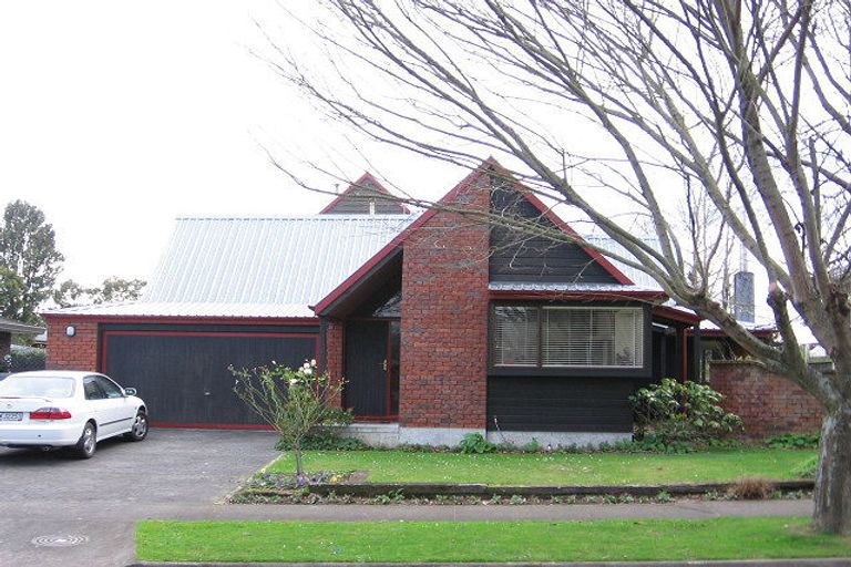 Photo of property in 8 Hind Place, Hokowhitu, Palmerston North, 4410