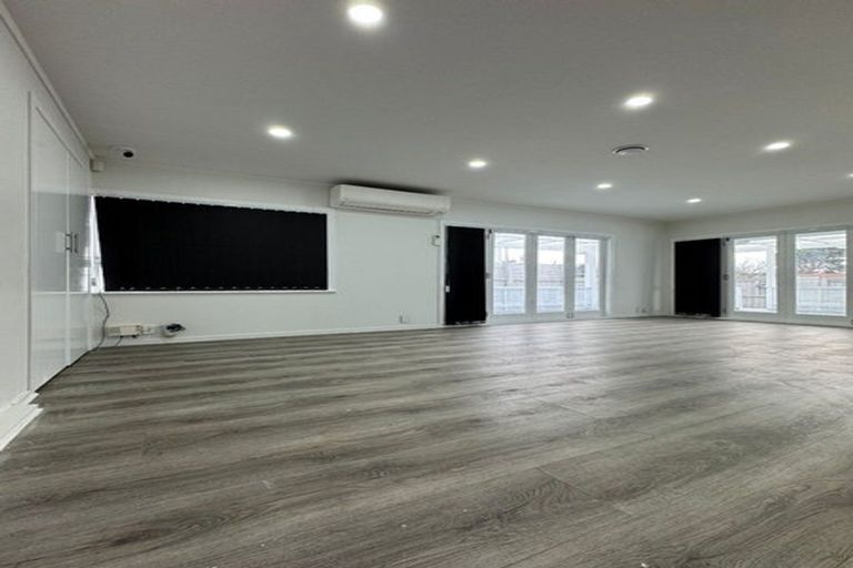 Photo of property in 13 Rountree Place, Conifer Grove, Takanini, 2112