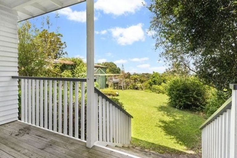 Photo of property in 6 Grendon Road, Titirangi, Auckland, 0604