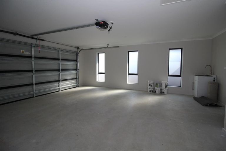 Photo of property in 21 Kaurinui Crescent, One Tree Point, 0118