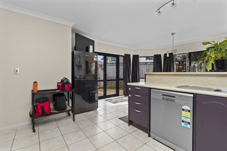 Photo of property in 24 Roderick Place, Rototuna, Hamilton, 3210