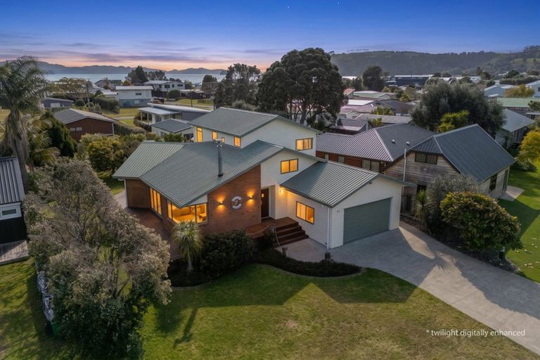 Photo of property in 19 Martin Place, Cooks Beach, Whitianga, 3591