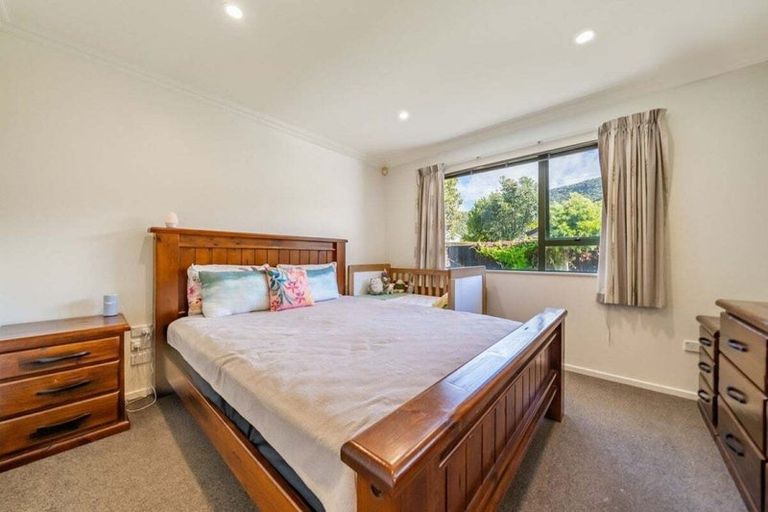 Photo of property in 36 Mary Huse Grove, Manor Park, Lower Hutt, 5019