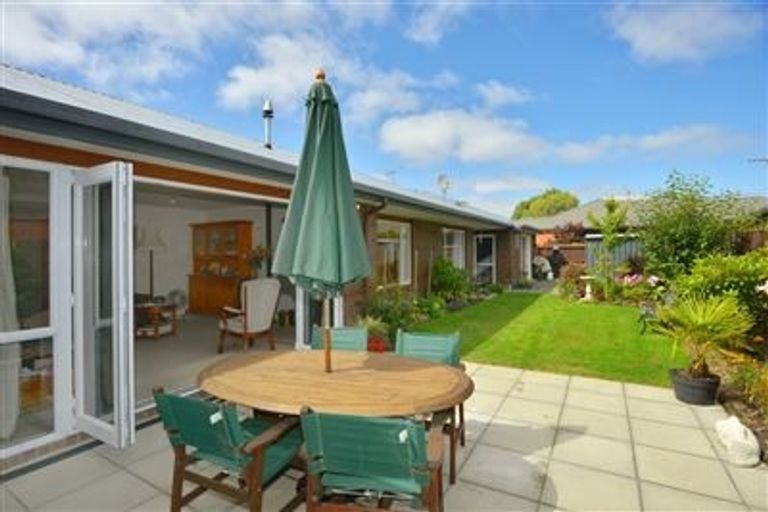 Photo of property in 2 Thoresby Mews, Avonhead, Christchurch, 8042