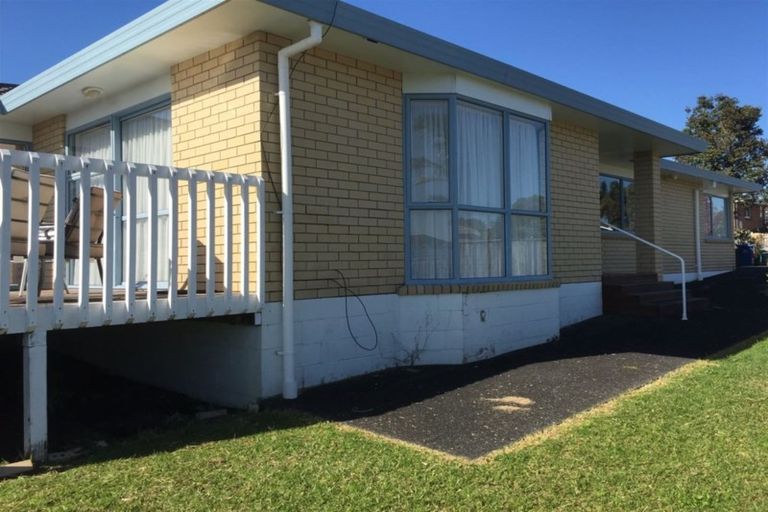 Photo of property in 1b Picasso Drive, West Harbour, Auckland, 0618