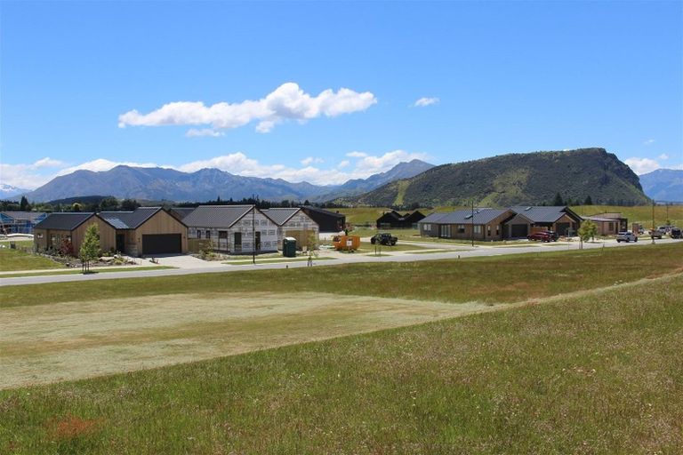 Photo of property in 13 Deans Drive, Wanaka, 9305