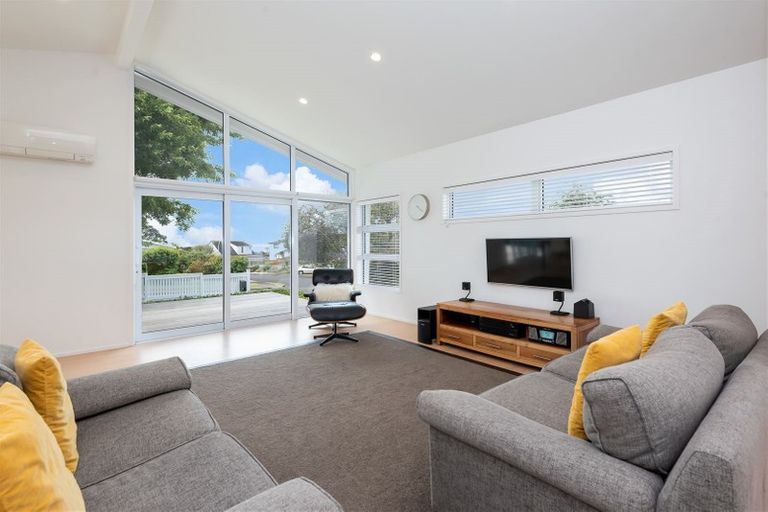 Photo of property in 19 Advene Road, Cockle Bay, Auckland, 2014