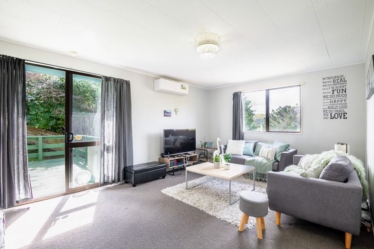 Photo of property in 7 Bushland Grove, Paparangi, Wellington, 6037