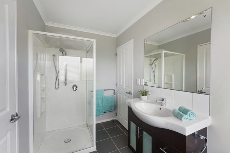 Photo of property in 19 Percy Kinsman Crescent, Riverstone Terraces, Upper Hutt, 5018