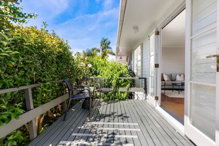 Photo of property in 2/25 Margaret Place, Milford, Auckland, 0620