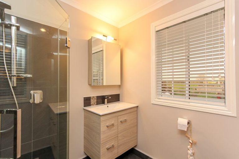 Photo of property in 7a Chatswood Grove, Fitzroy, New Plymouth, 4312