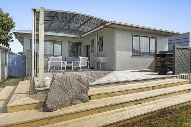 Photo of property in 15 Tasman Street, Opunake, 4616