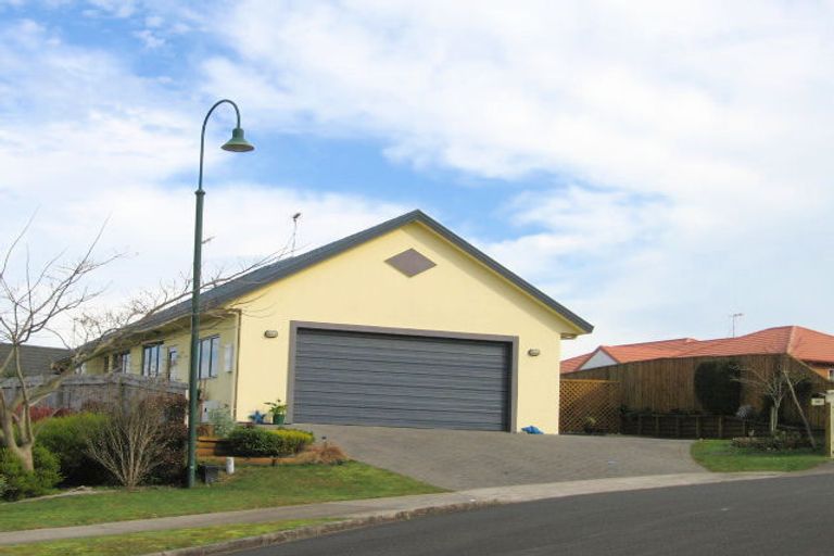 Photo of property in 15 Hollinger Place, Nawton, Hamilton, 3200