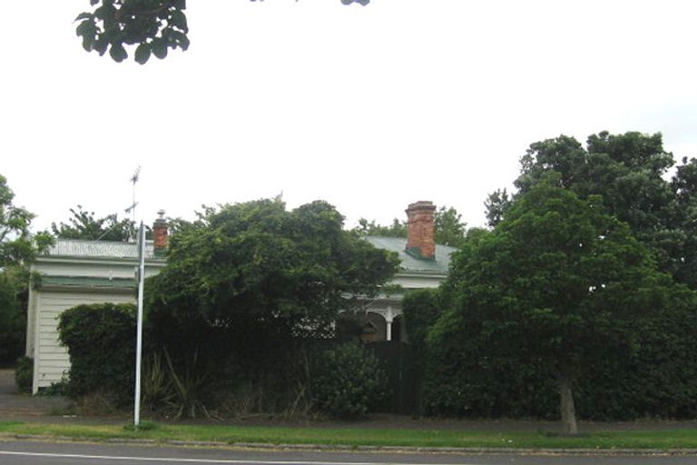 Photo of property in 60 Symonds Street, Onehunga, Auckland, 1061