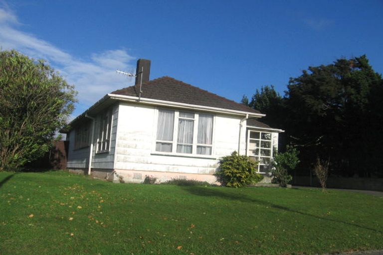 Photo of property in 12 Montrose Place, Takaro, Palmerston North, 4412