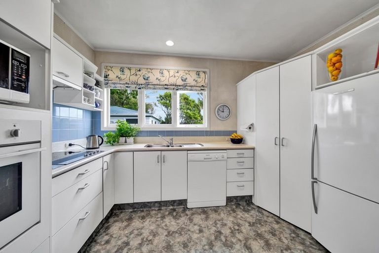 Photo of property in 14 Selwyn Street, Lower Vogeltown, New Plymouth, 4310