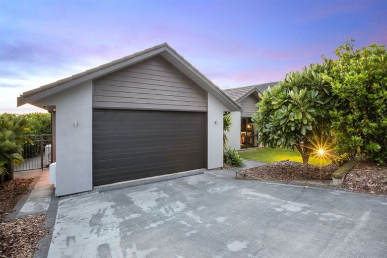 Photo of property in 16 Nelson Avenue, Aotea, Porirua, 5024