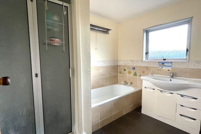 Photo of property in 1/47 Prince Regent Drive, Half Moon Bay, Auckland, 2012