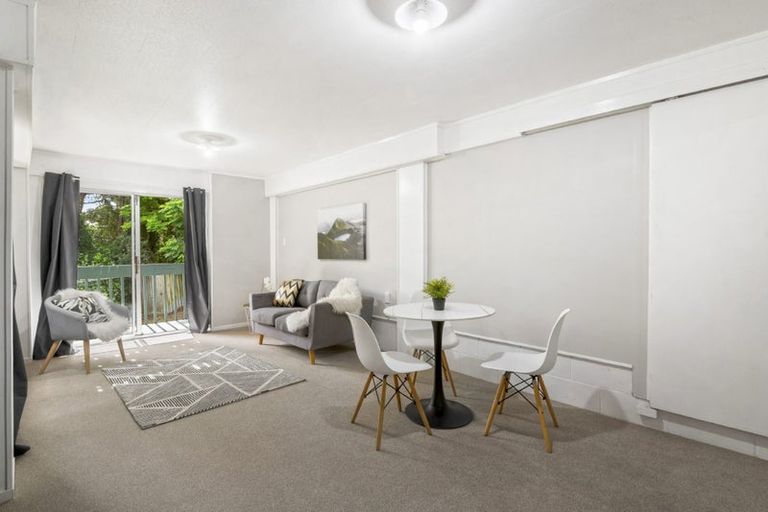 Photo of property in 98 Spinella Drive, Bayview, Auckland, 0629