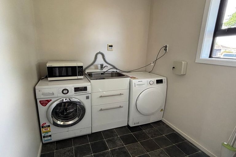 Photo of property in 15 Seddon Street, Takaro, Palmerston North, 4412