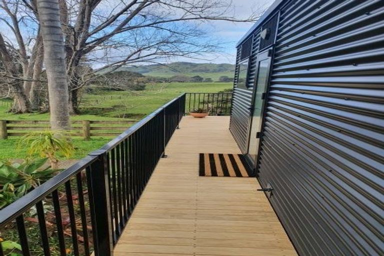 Photo of property in 60 Kawakawa-orere Road, Kawakawa Bay, Papakura, 2585