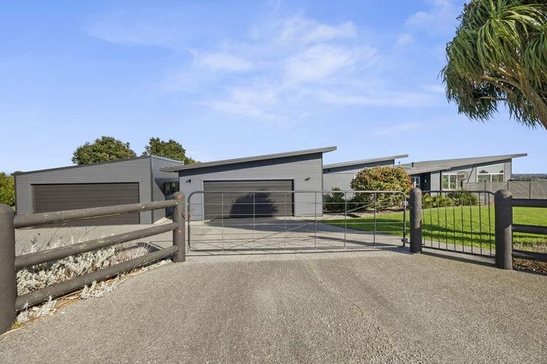 Photo of property in 100 Elsham Road, Lepperton, New Plymouth, 4373