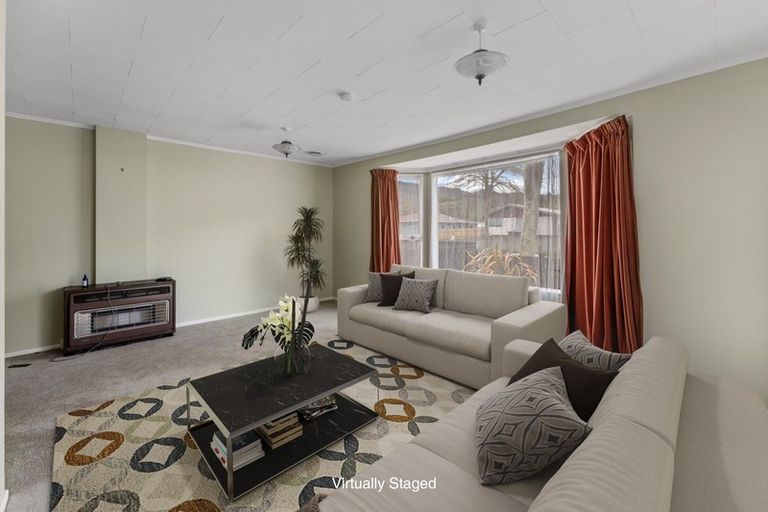 Photo of property in 2/52 Gemstone Drive, Birchville, Upper Hutt, 5018