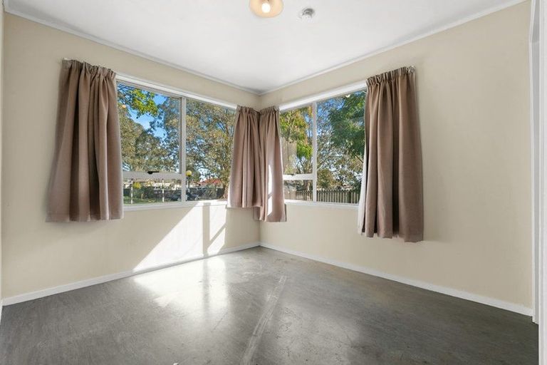 Photo of property in 400 Roscommon Road, Clendon Park, Auckland, 2103