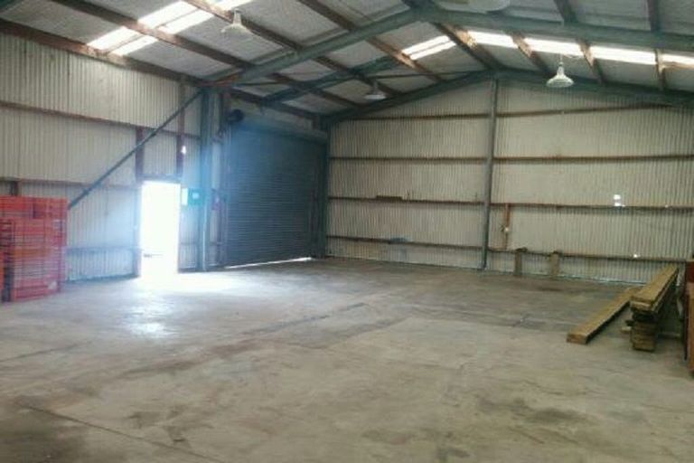 Photo of property in 63 Tawa Road, Kumeu, 0891