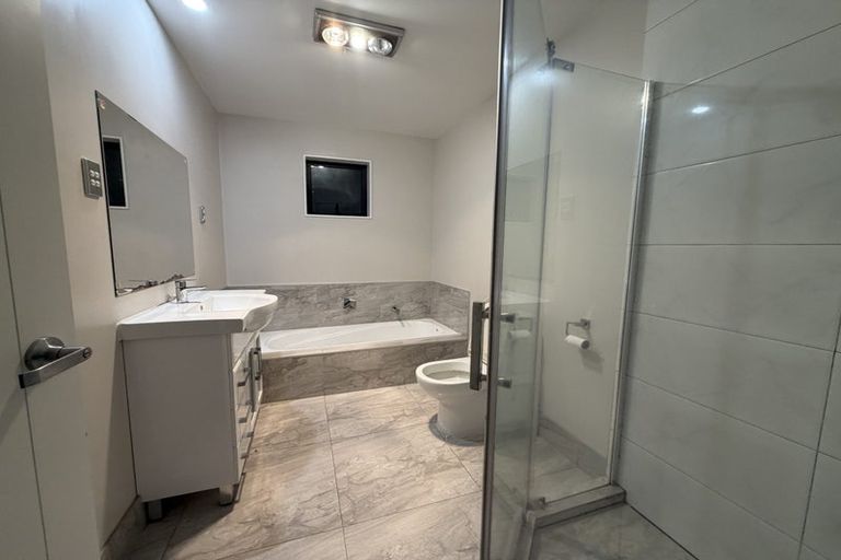 Photo of property in 43 Redoubt Road, Goodwood Heights, Auckland, 2105