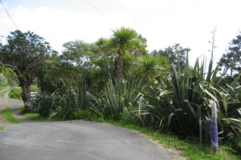 Photo of property in 31 Piha Road, Piha, New Lynn, 0772