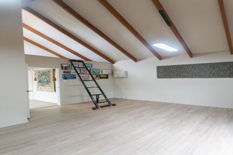 Photo of property in 8 Elmira Place, Browns Bay, Auckland, 0630