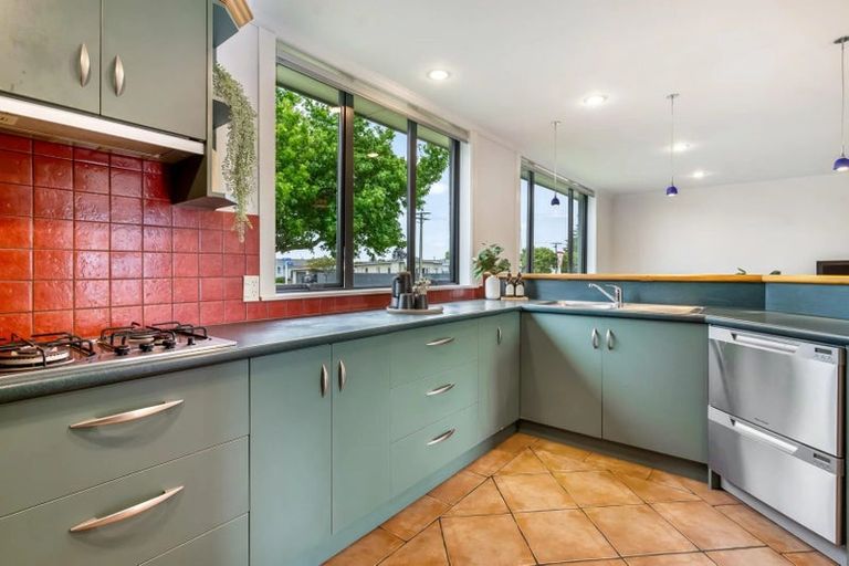 Photo of property in 32 Mary Street, Winton, 9720