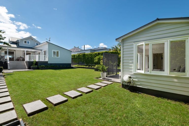 Photo of property in 165 Vauxhall Road, Narrow Neck, Auckland, 0624