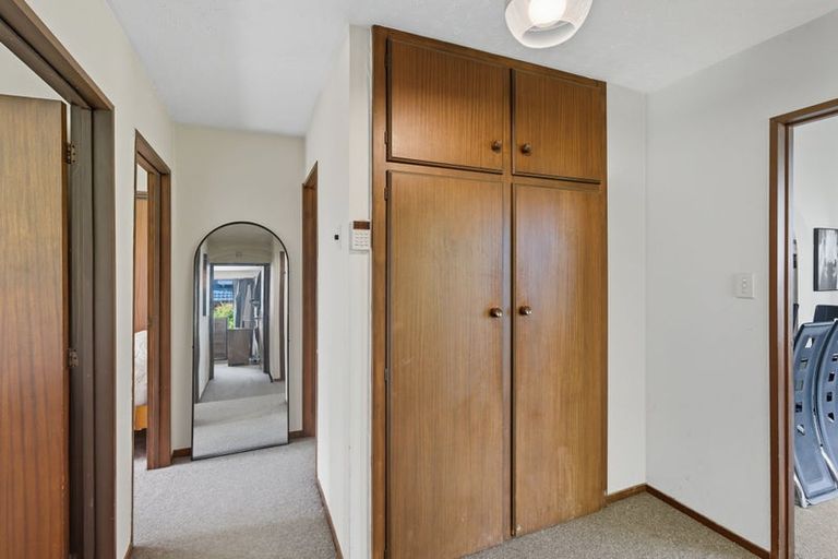 Photo of property in 12 Harkness Place, Avonhead, Christchurch, 8042