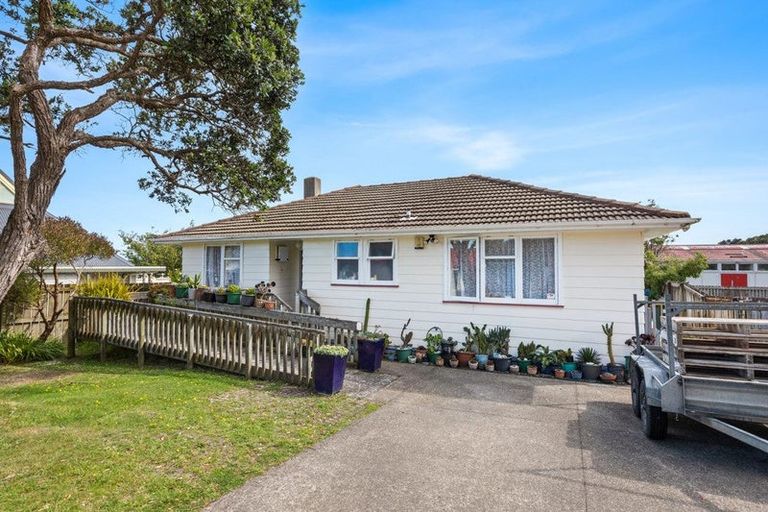 Photo of property in 126 Corinna Street, Waitangirua, Porirua, 5024