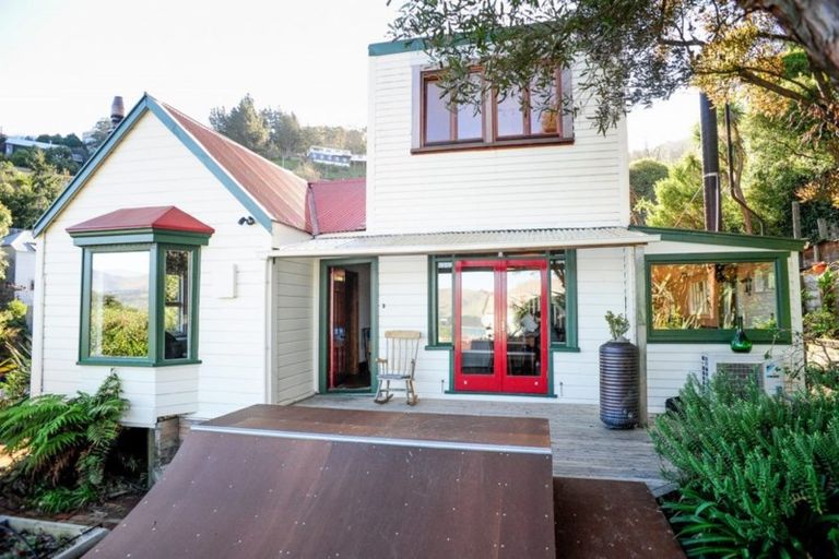 Photo of property in 20 Hawkhurst Road, Lyttelton, 8082