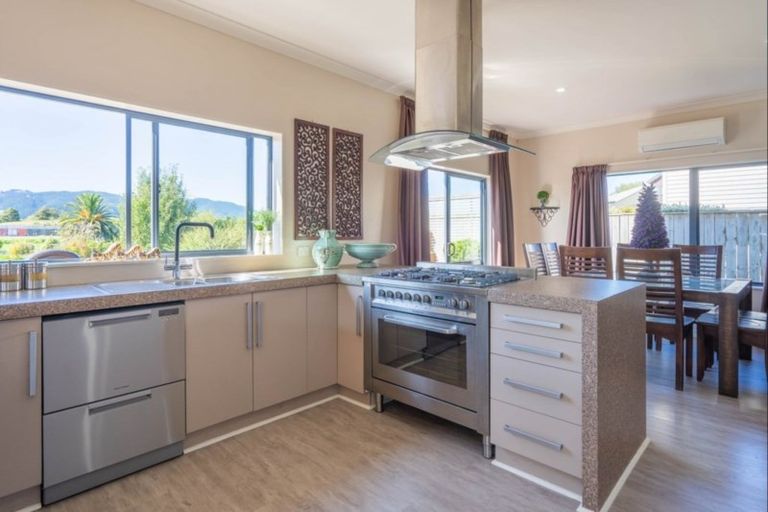 Photo of property in 11 Trusham Court, Paraparaumu, 5032
