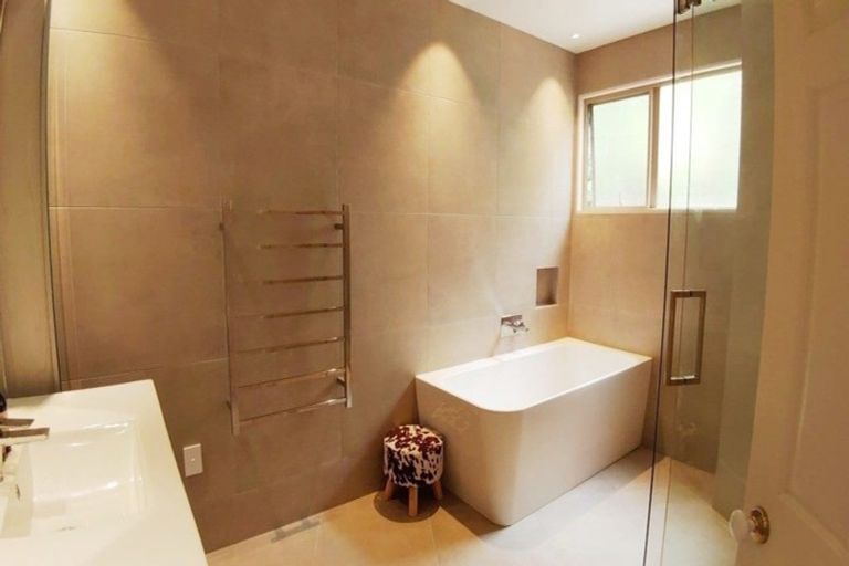 Photo of property in 2/18 Waipa Street, Birkenhead, Auckland, 0626