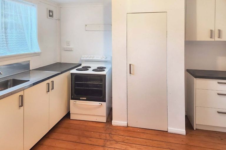 Photo of property in 65 Elmslie Road, Pinehaven, Upper Hutt, 5019