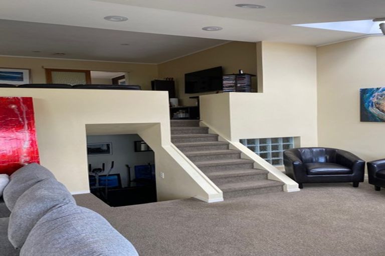 Photo of property in 37 Pigeon Mountain Road, Half Moon Bay, Auckland, 2012