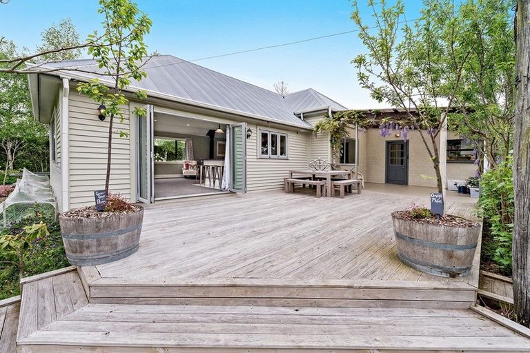 Photo of property in 8 Cross Street, Coalgate, 7673