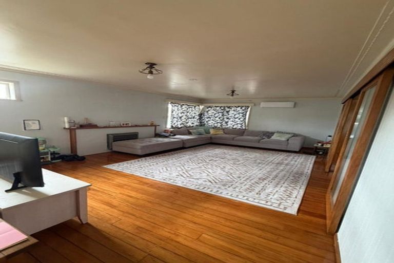 Photo of property in 281 Pakuranga Road, Pakuranga Heights, Auckland, 2010