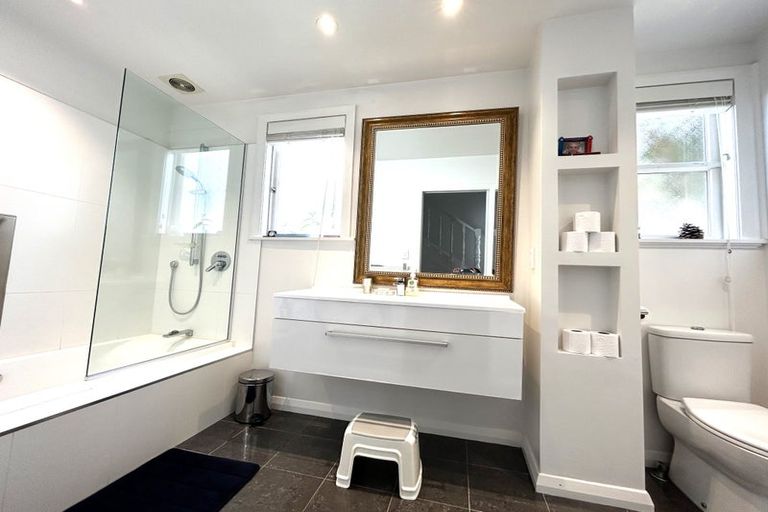 Photo of property in 132 Kohimarama Road, Kohimarama, Auckland, 1071