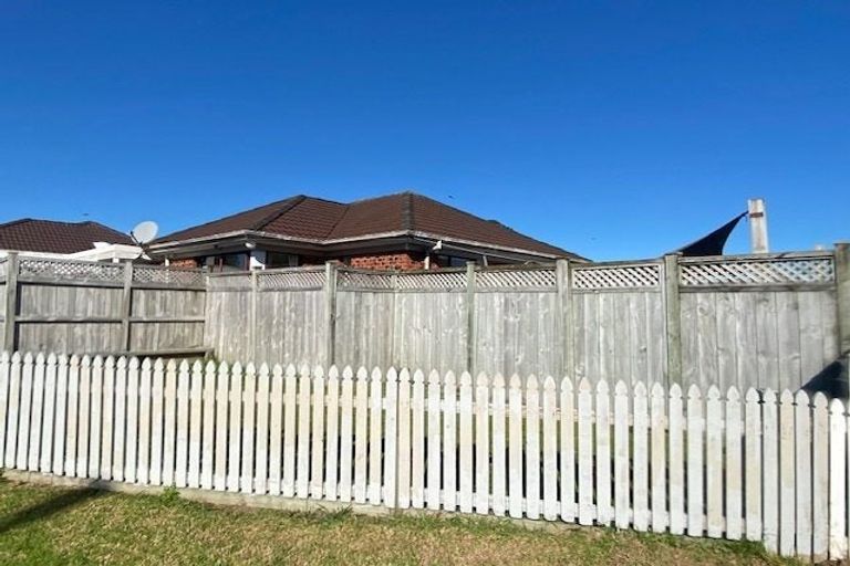 Photo of property in 2/2 Casuarina Road, Half Moon Bay, Auckland, 2012